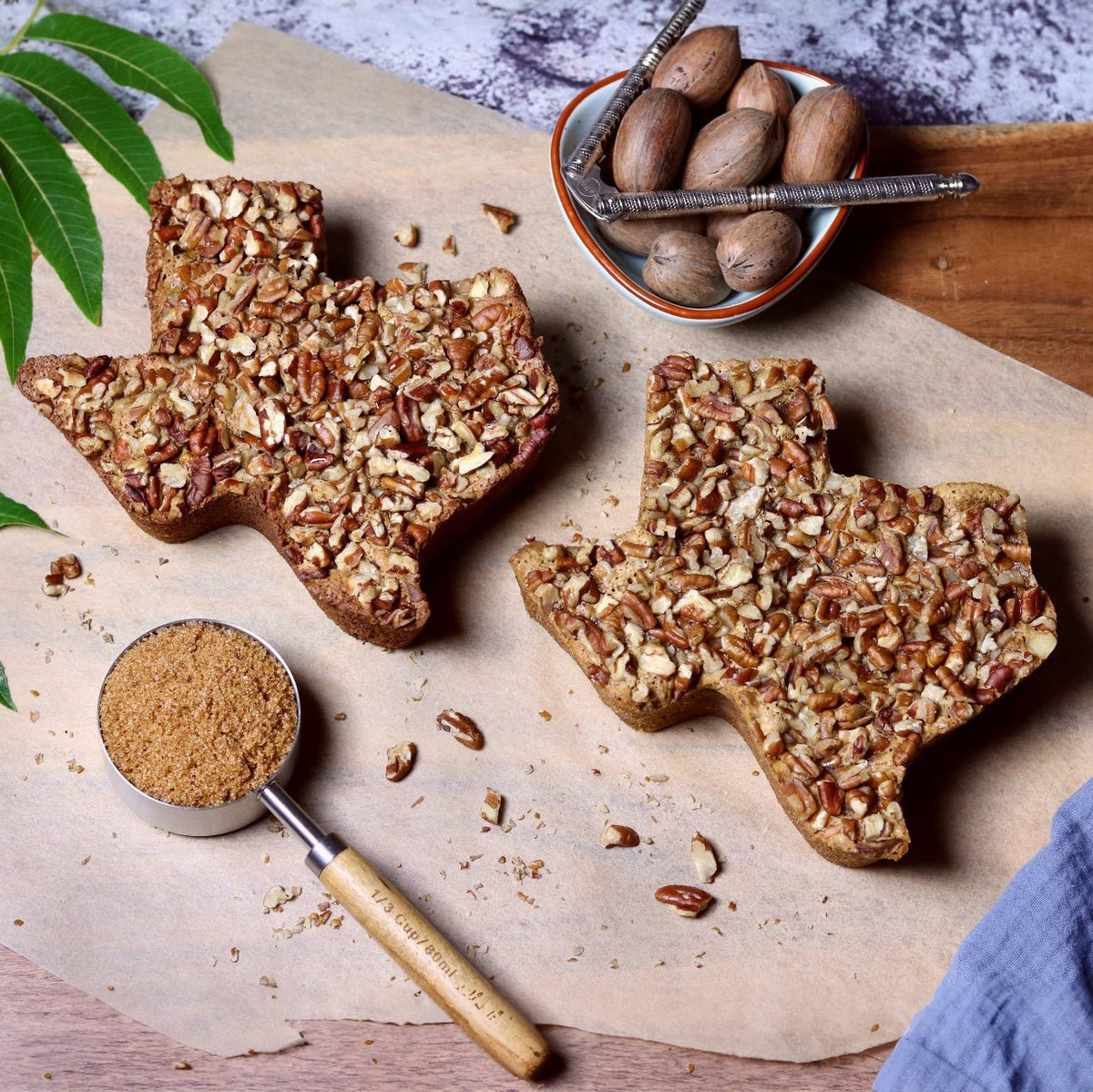 Medium Texas Pecan Cake 2-Pack | Serves 10-12-1